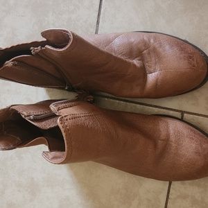 EUC SIZE 7 TROTTERS ANKLE BOOTS